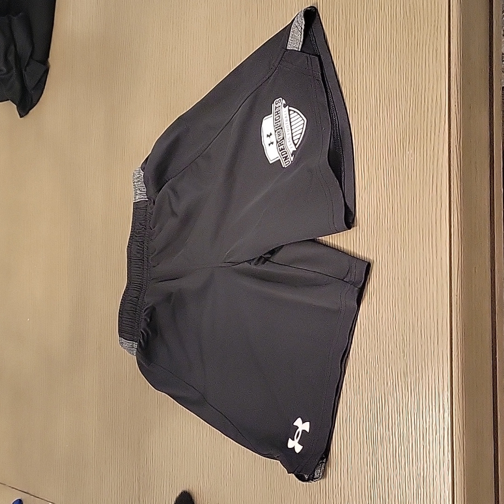 Boy's Under Armour shorts size YMD